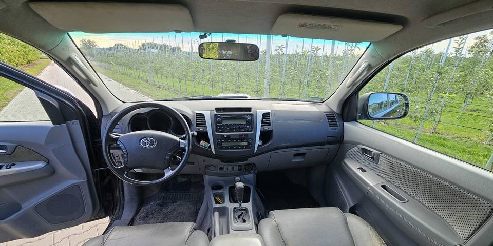 Pickup truck Toyota Hilux 3.0 SR5 automat 4x4: picture 11