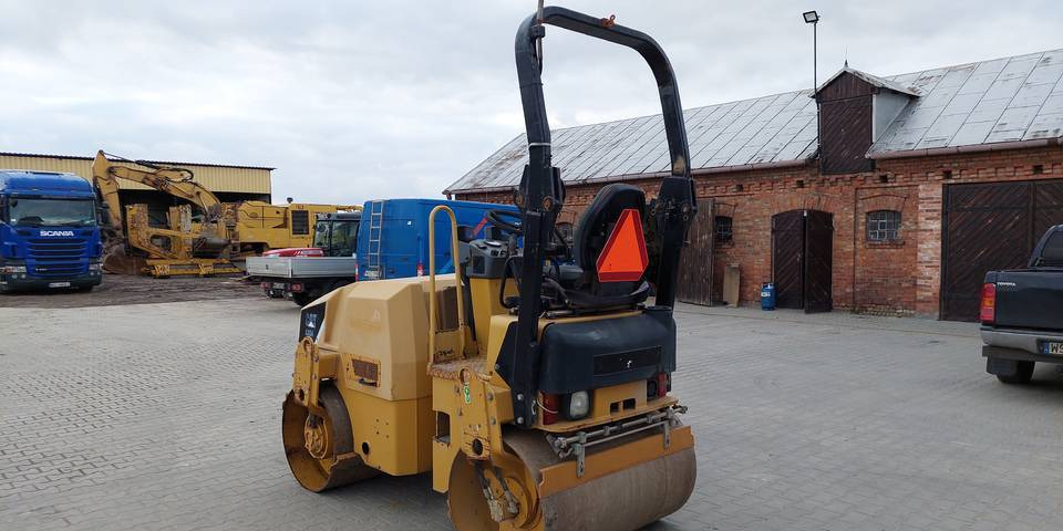 Walec Caterpillar CB24 2700 kg CAT - Roller: picture 3 Walec Caterpillar CB24 2700 kg CAT - Roller: picture 3