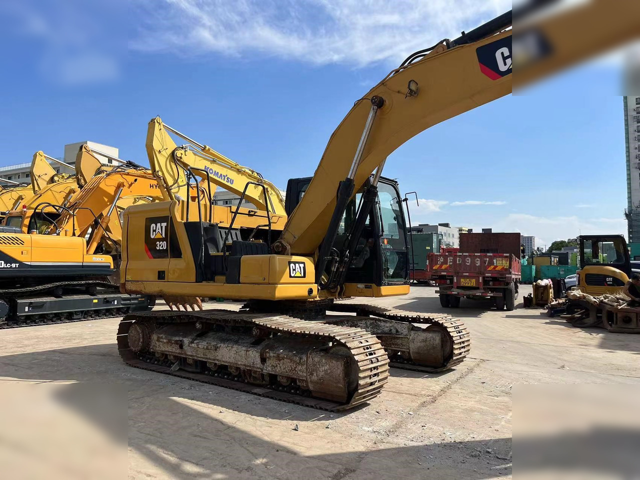 CATERPILLAR 320 - Crawler excavator: picture 3 CATERPILLAR 320 - Crawler excavator: picture 3