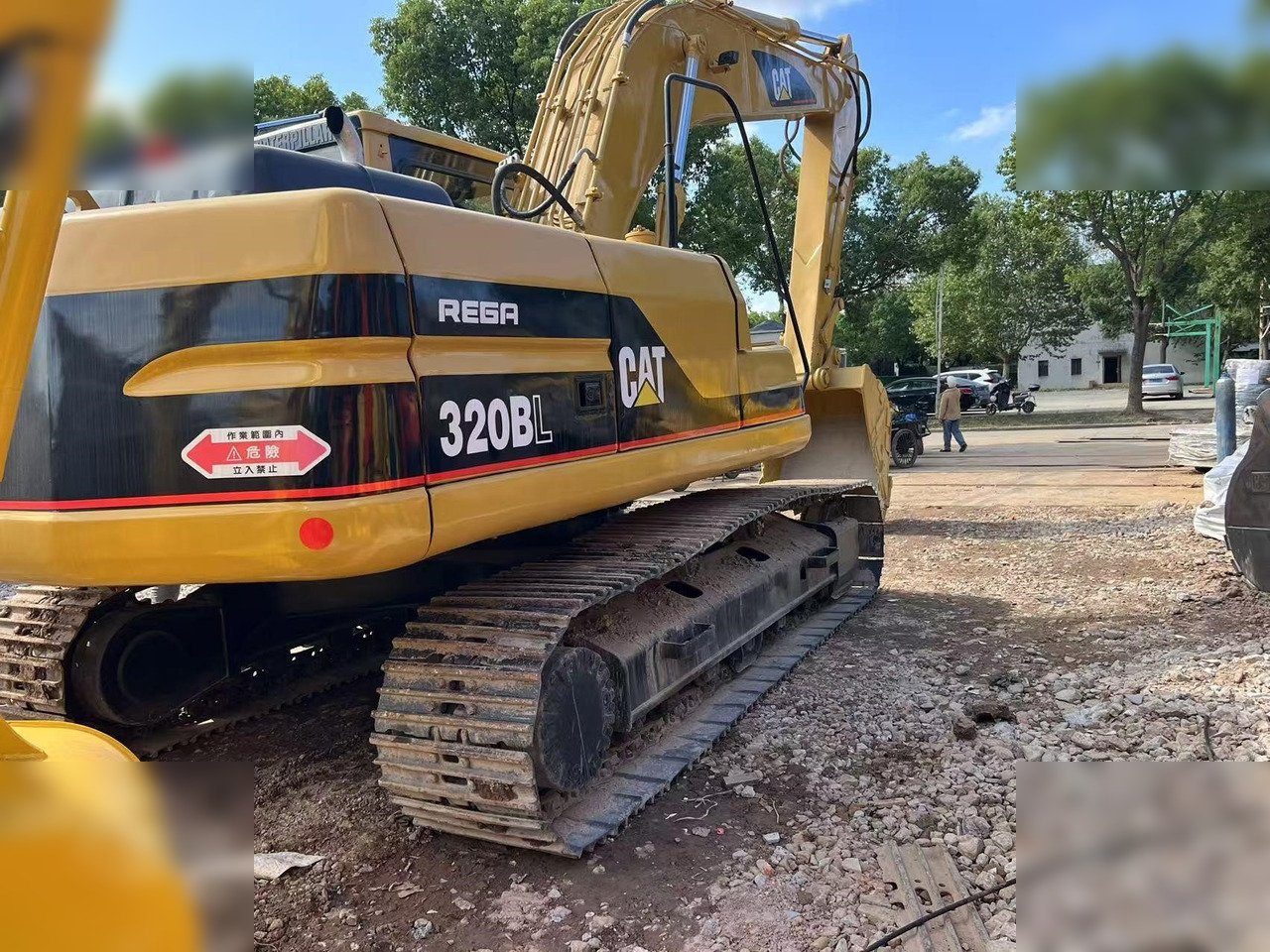 CATERPILLAR 320BL - Crawler excavator: picture 3 CATERPILLAR 320BL - Crawler excavator: picture 3