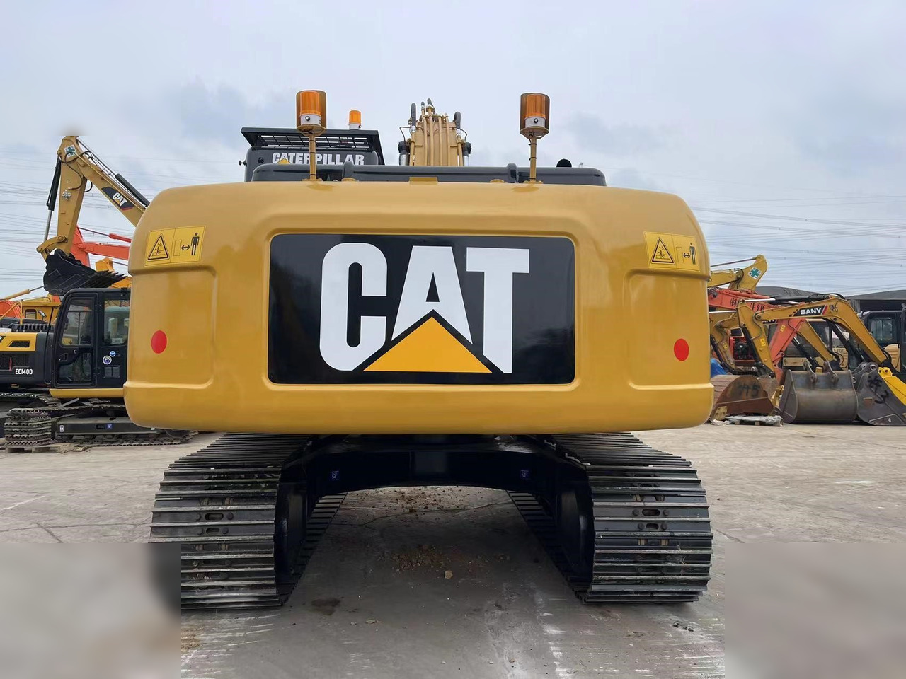 Crawler excavator CATERPILLAR 320D2: picture 6