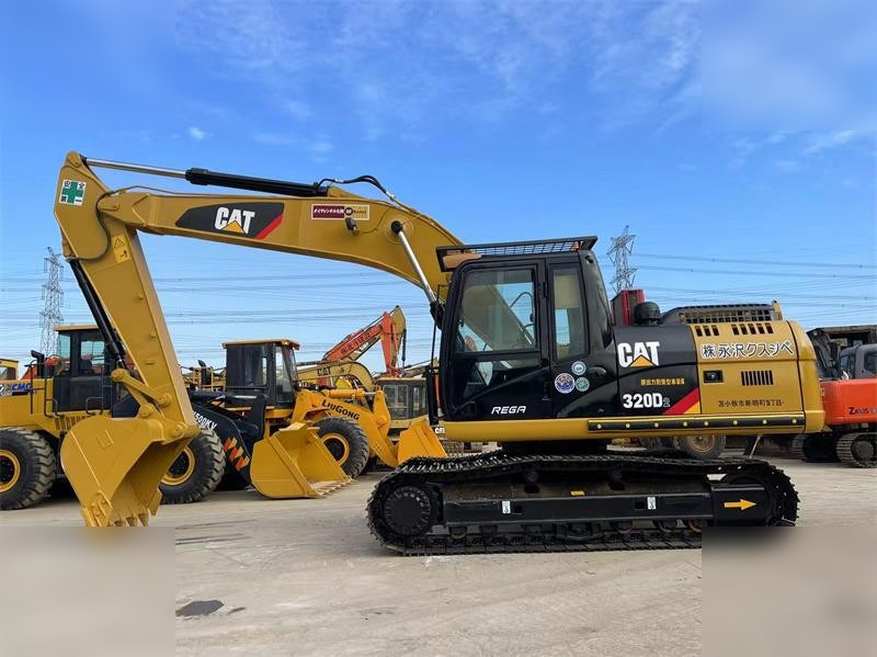 CATERPILLAR 320D2 - Crawler excavator: picture 1 CATERPILLAR 320D2 - Crawler excavator: picture 1