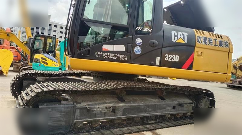 CATERPILLAR 323D - Crawler excavator: picture 2 CATERPILLAR 323D - Crawler excavator: picture 2
