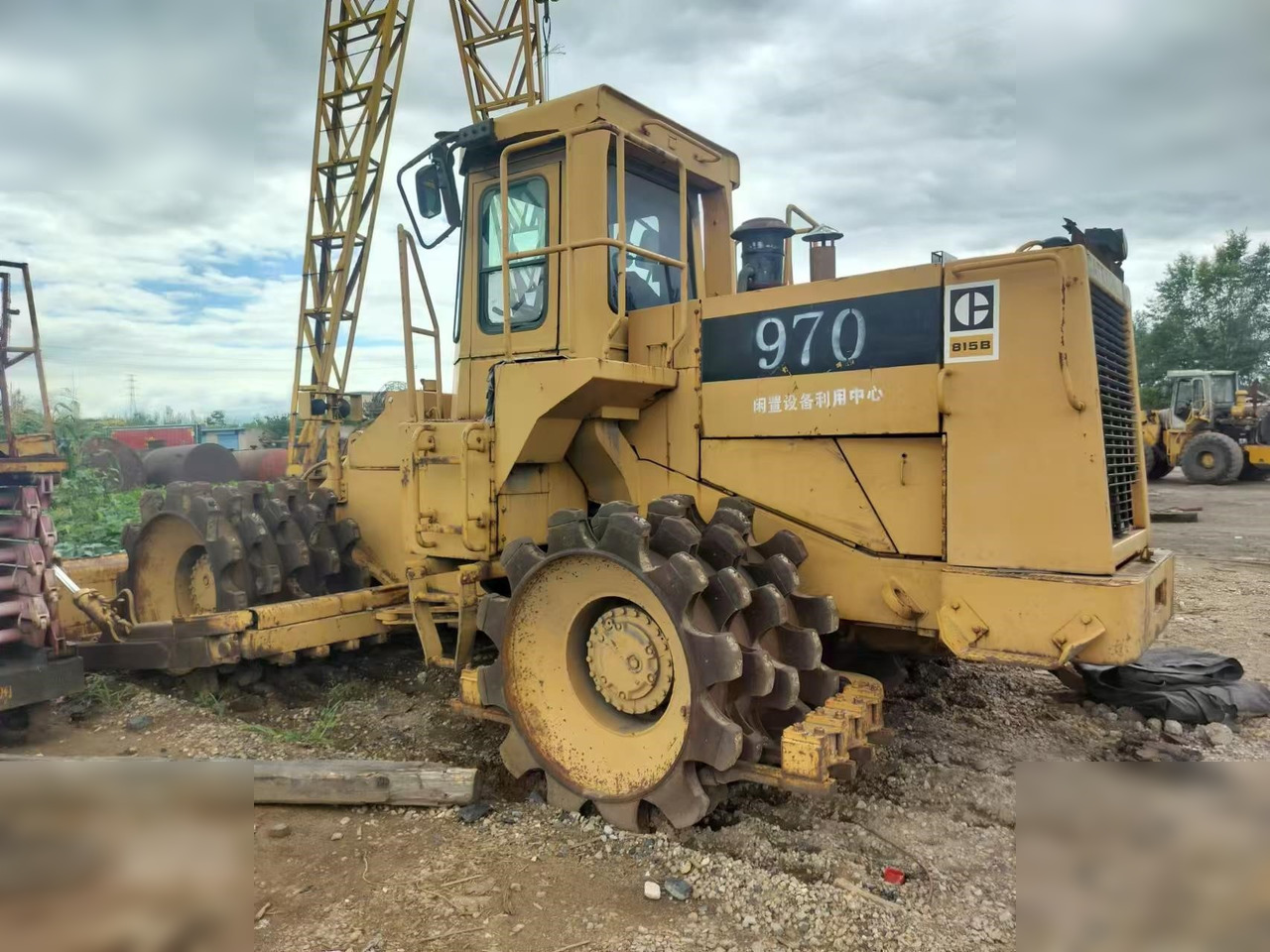 CATERPILLAR 815B - Compactor: picture 3 CATERPILLAR 815B - Compactor: picture 3