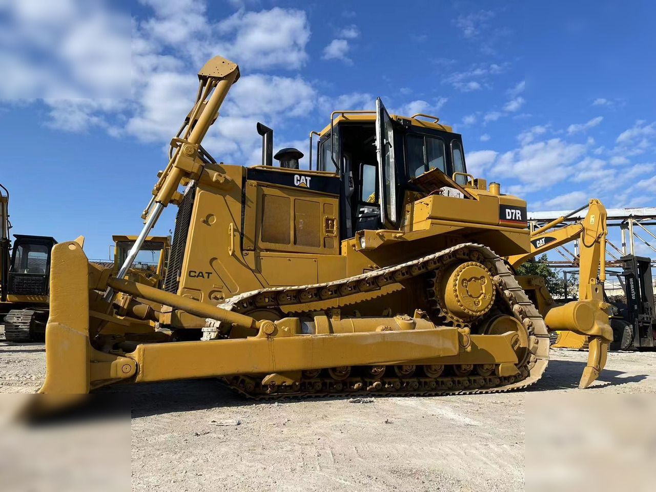 CATERPILLAR D7R II - Bulldozer: picture 3 CATERPILLAR D7R II - Bulldozer: picture 3