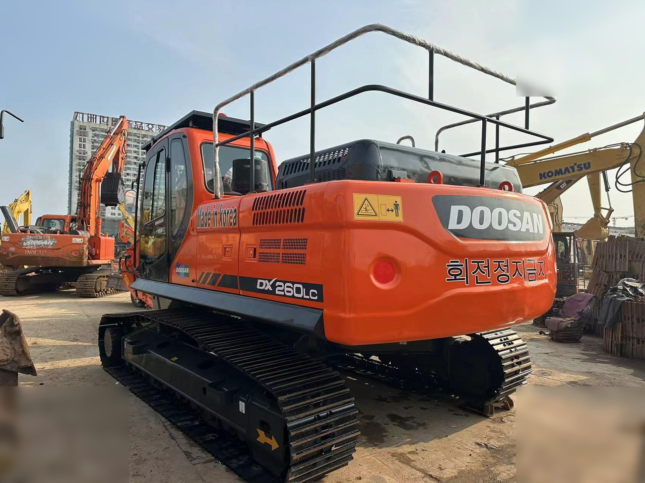 DOOSAN DX260 LC - Crawler excavator: picture 2 DOOSAN DX260 LC - Crawler excavator: picture 2