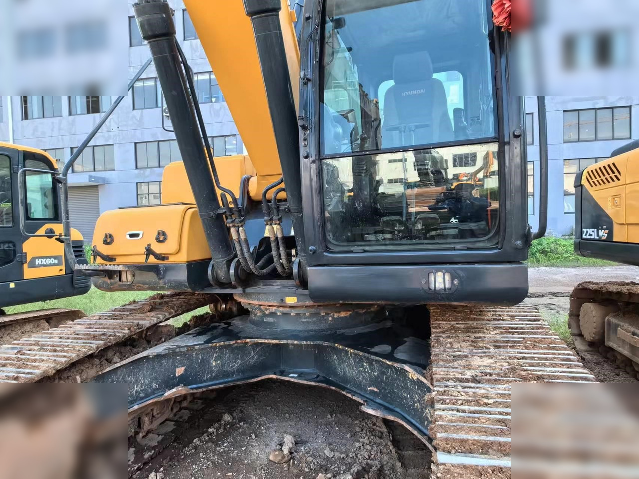 HYUNDAI 225LC-9 - Crawler excavator: picture 3 HYUNDAI 225LC-9 - Crawler excavator: picture 3