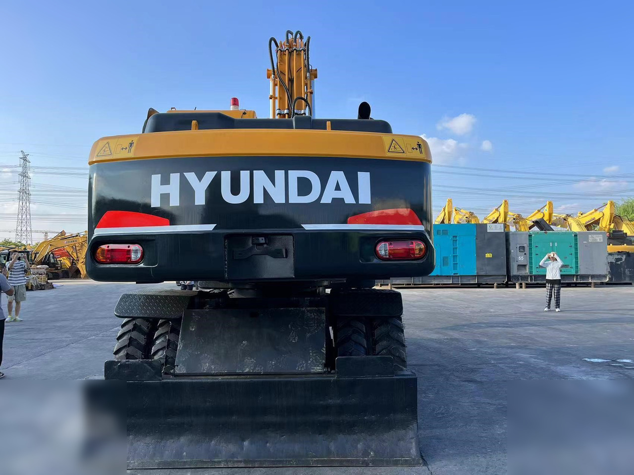 HYUNDAI ROBEX 210W-9 - Wheel excavator: picture 4 HYUNDAI ROBEX 210W-9 - Wheel excavator: picture 4