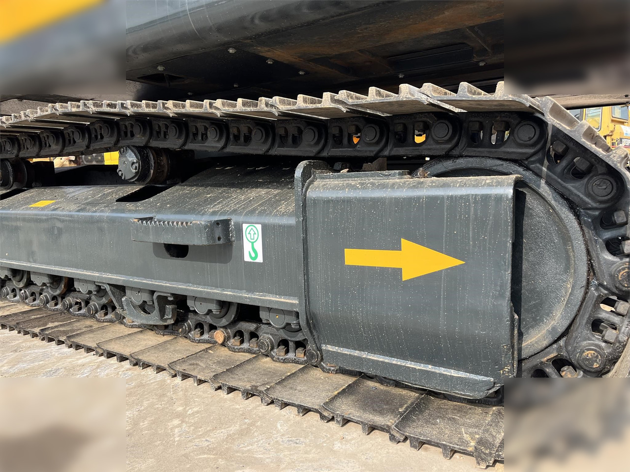 Crawler excavator HYUNDAI ROBEX 220 LC-9S: picture 8