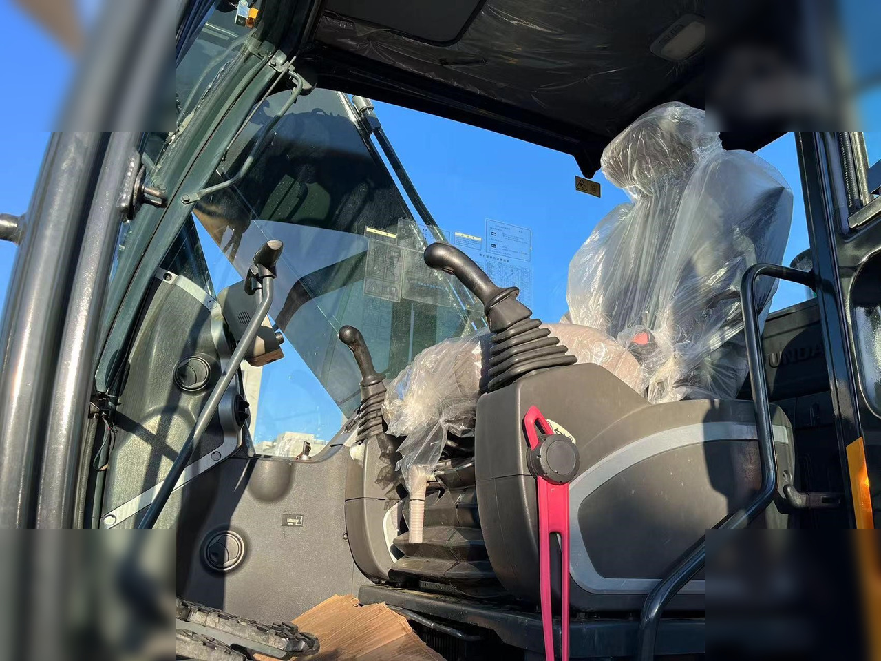 HYUNDAI ROBEX 220 LC-9S - Crawler excavator: picture 5 HYUNDAI ROBEX 220 LC-9S - Crawler excavator: picture 5