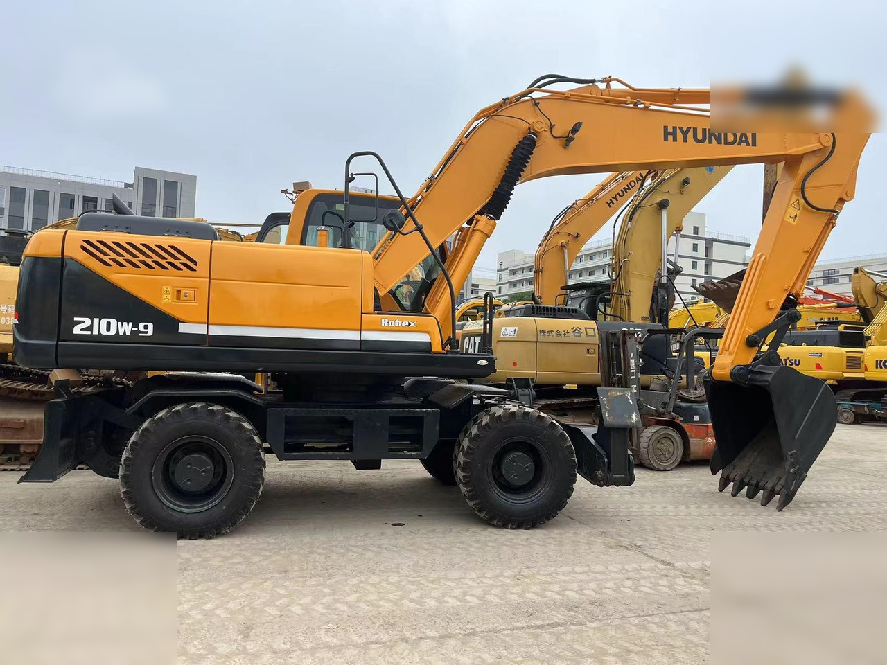 HYUNDAI ROBEX 220 LC-9S - Crawler excavator: picture 1 HYUNDAI ROBEX 220 LC-9S - Crawler excavator: picture 1