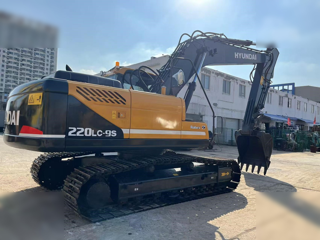 HYUNDAI ROBEX 220 LC-9S - Crawler excavator: picture 2 HYUNDAI ROBEX 220 LC-9S - Crawler excavator: picture 2