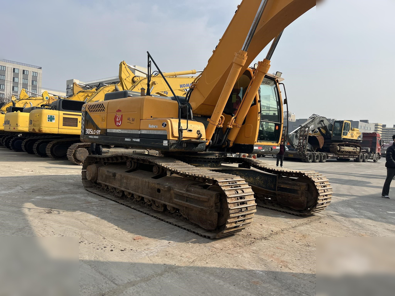 HYUNDAI ROBEX 305 LC-9T - Crawler excavator: picture 4 HYUNDAI ROBEX 305 LC-9T - Crawler excavator: picture 4