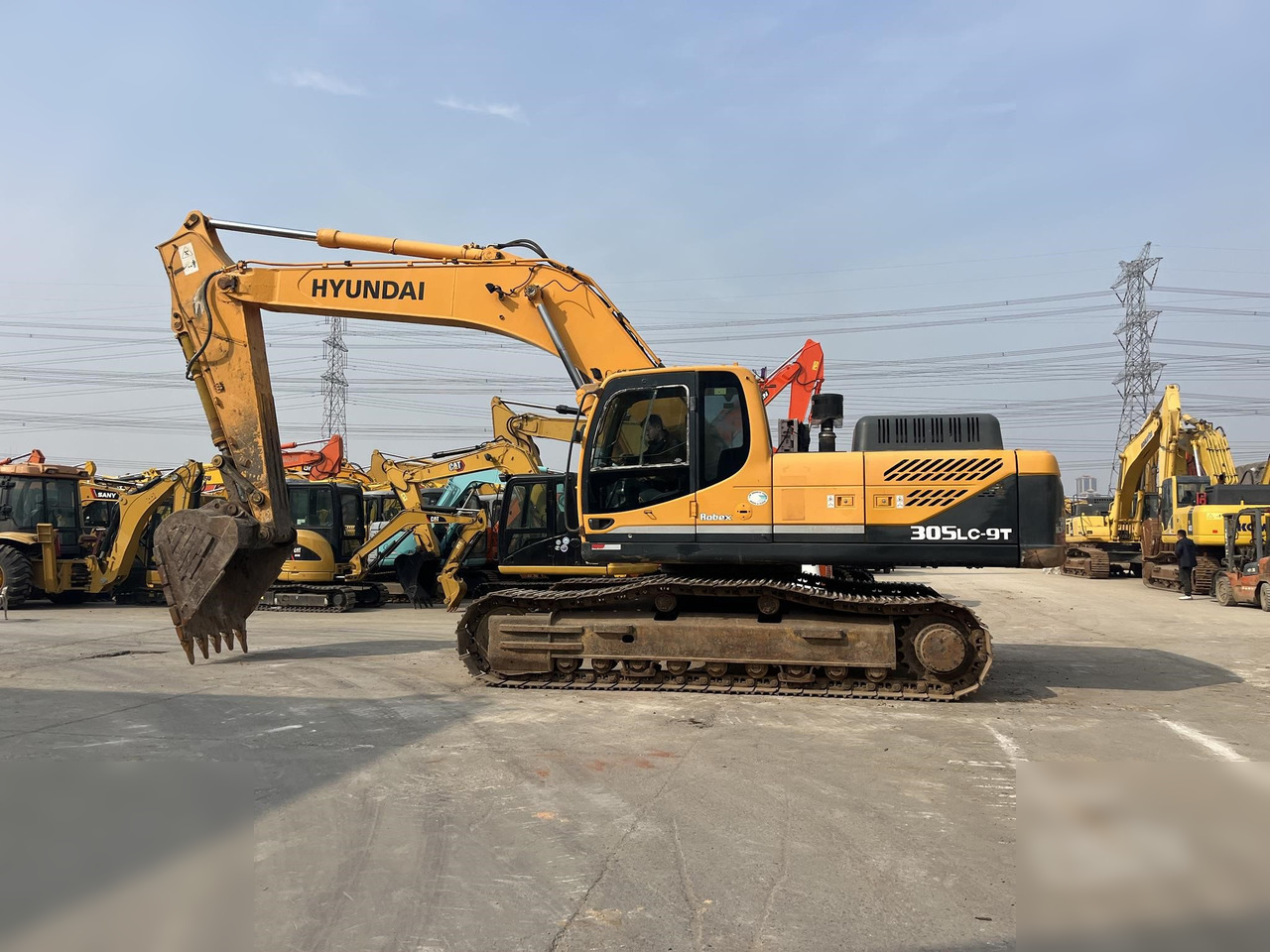 HYUNDAI ROBEX 305 LC-9T - Crawler excavator: picture 1 HYUNDAI ROBEX 305 LC-9T - Crawler excavator: picture 1