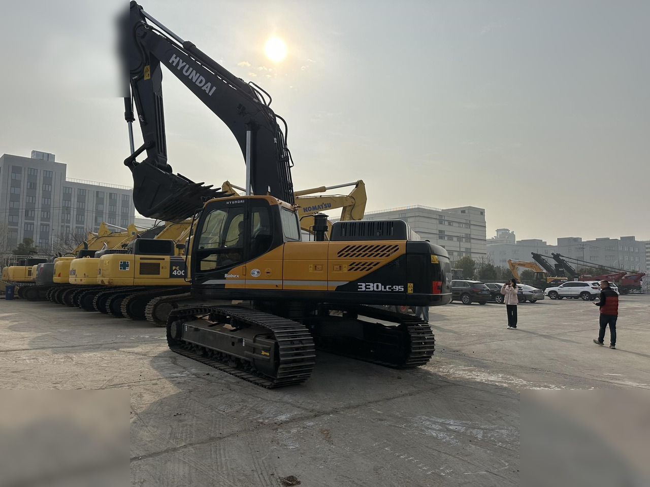 HYUNDAI ROBEX 330 LC-9S - Crawler excavator: picture 3 HYUNDAI ROBEX 330 LC-9S - Crawler excavator: picture 3