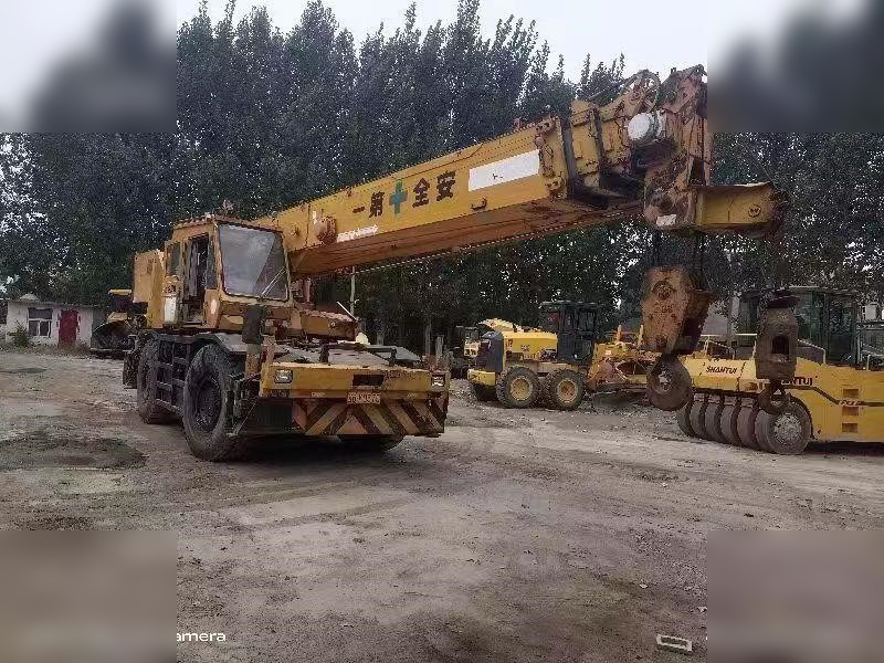 KATO KR25H - Rough terrain crane: picture 2 KATO KR25H - Rough terrain crane: picture 2