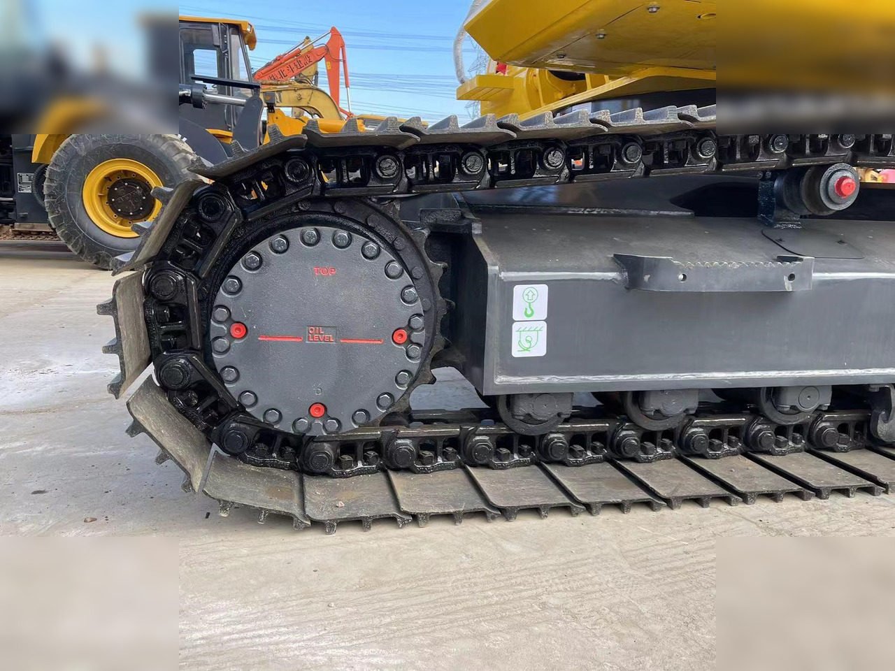 Crawler excavator KOMATSU PC210 LC-8: picture 8