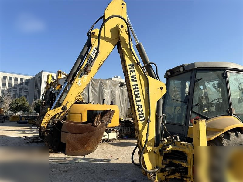 NEW HOLLAND LB95B-4PT - Backhoe loader: picture 4 NEW HOLLAND LB95B-4PT - Backhoe loader: picture 4
