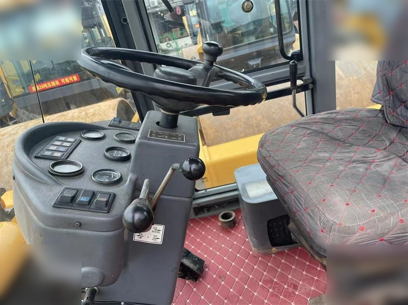SDLG LGB680 - Backhoe loader: picture 5 SDLG LGB680 - Backhoe loader: picture 5