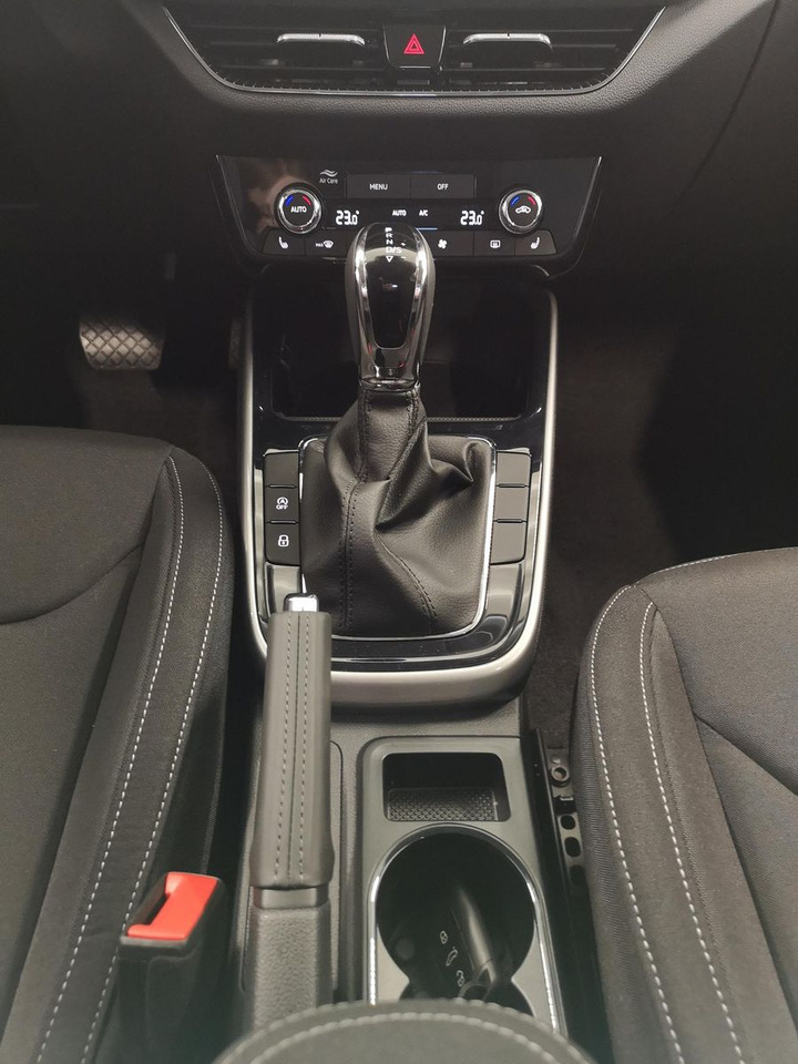 Sedan Skoda Fabia Selection 1,0TSIDSG+AHK-VORBER+LED+DAB+SHZ: picture 14