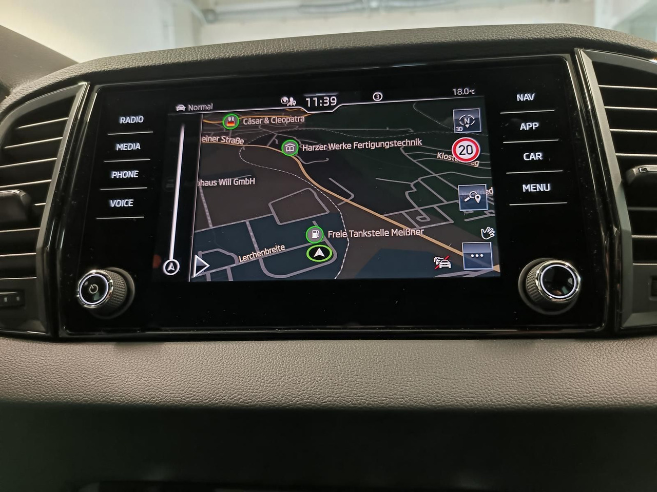 SUV Skoda Karoq Sportline 2,0 TDI DSG 4x4*AHK*PSD*STD.HZG*: picture 12 SUV Skoda Karoq Sportline 2,0 TDI DSG 4x4*AHK*PSD*STD.HZG*: picture 12