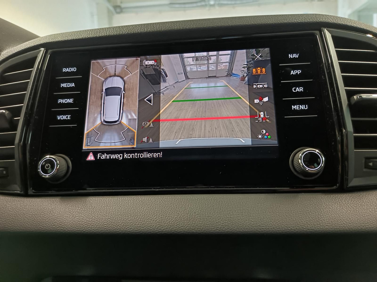 SUV Skoda Karoq Sportline 2,0 TDI DSG 4x4*AHK*PSD*STD.HZG*: picture 15 SUV Skoda Karoq Sportline 2,0 TDI DSG 4x4*AHK*PSD*STD.HZG*: picture 15