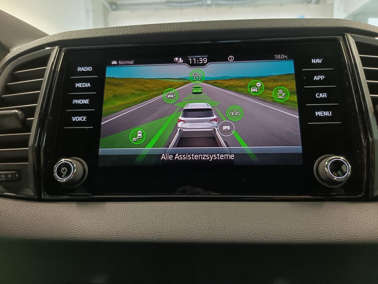 SUV Skoda Karoq Sportline 2,0 TDI DSG 4x4*AHK*PSD*STD.HZG*: picture 14 SUV Skoda Karoq Sportline 2,0 TDI DSG 4x4*AHK*PSD*STD.HZG*: picture 14