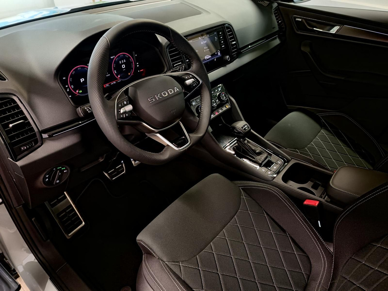 SUV Skoda Karoq Sportline 2,0 TDI DSG 4x4*AHK*PSD*STD.HZG*: picture 23 SUV Skoda Karoq Sportline 2,0 TDI DSG 4x4*AHK*PSD*STD.HZG*: picture 23