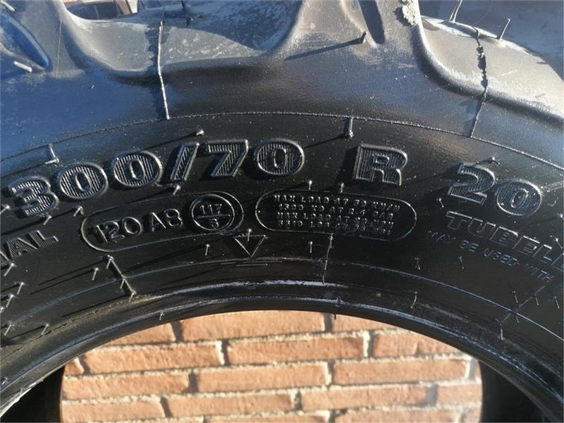Kleber 300/70R20 - Tire for Municipal/ Special vehicle: picture 4 Kleber 300/70R20 - Tire for Municipal/ Special vehicle: picture 4