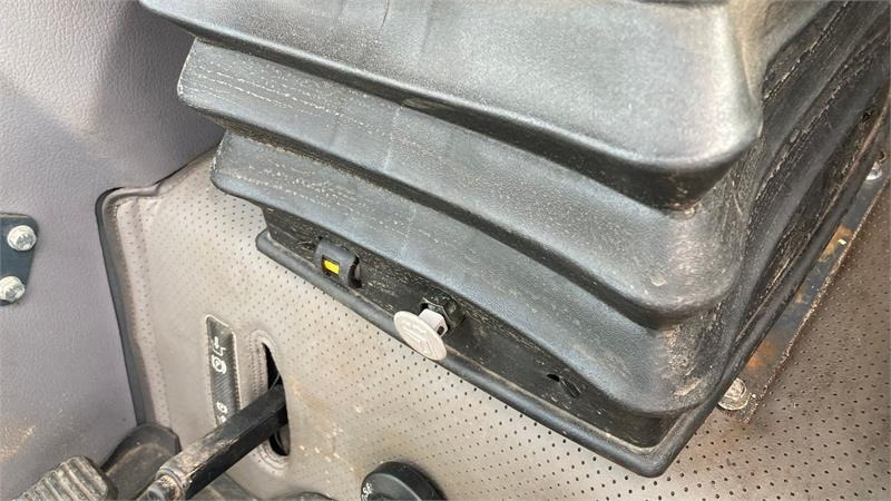 Municipal tractor Kubota ST341 inkl. 150 cm kost og udlægger: picture 10 Municipal tractor Kubota ST341 inkl. 150 cm kost og udlægger: picture 10