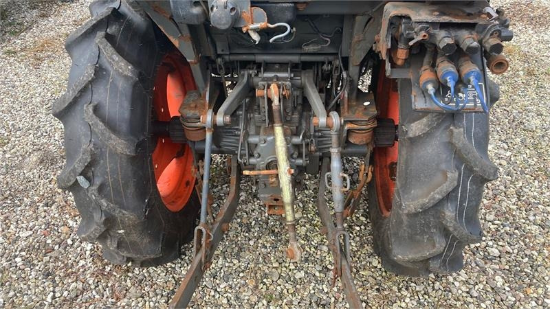 Kubota STW37 Kun 1145 timer  - Municipal tractor: picture 4 Kubota STW37 Kun 1145 timer  - Municipal tractor: picture 4