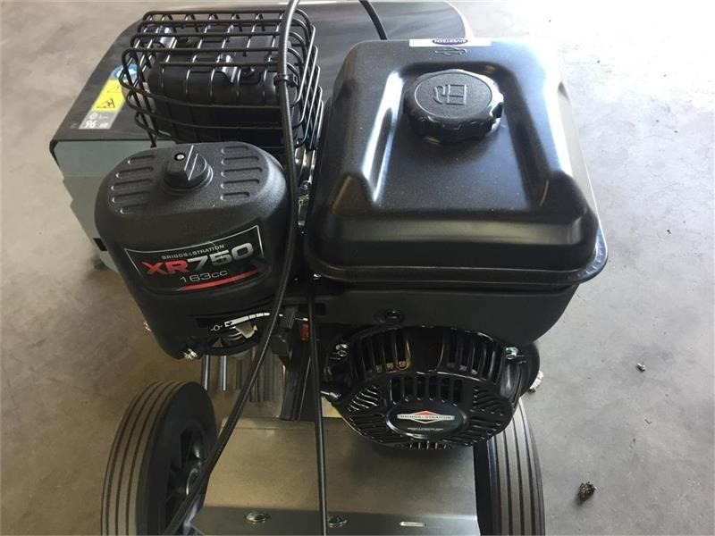 Kwern Greenbuster Pro III 8x3 Inkl. afdækningsskær - Garden equipment: picture 3 Kwern Greenbuster Pro III 8x3 Inkl. afdækningsskær - Garden equipment: picture 3