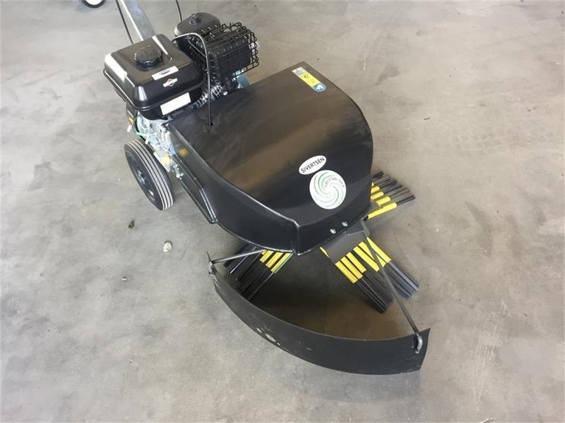 Kwern Greenbuster Pro III 8x3 Inkl. afdækningsskær - Garden equipment: picture 1 Kwern Greenbuster Pro III 8x3 Inkl. afdækningsskær - Garden equipment: picture 1