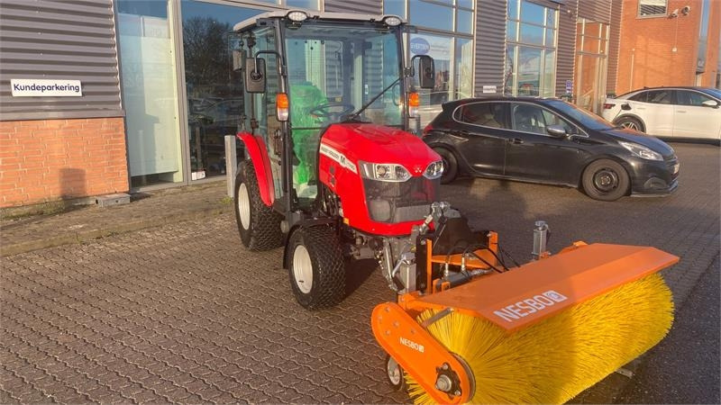 Massey Ferguson 1740 HC Frontlift/pto og 150 cm fejemaskine - Municipal tractor: picture 3 Massey Ferguson 1740 HC Frontlift/pto og 150 cm fejemaskine - Municipal tractor: picture 3