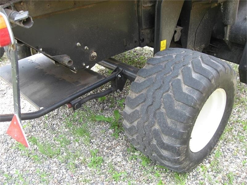 New Holland BR7070 med SUPER FEED - Round baler: picture 4 New Holland BR7070 med SUPER FEED - Round baler: picture 4