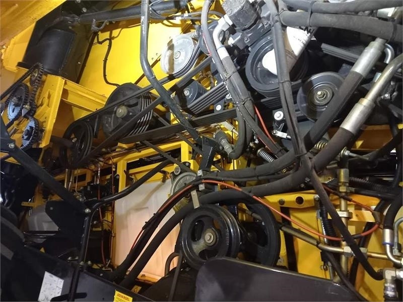 New Holland CR9.80 - Combine harvester: picture 5 New Holland CR9.80 - Combine harvester: picture 5