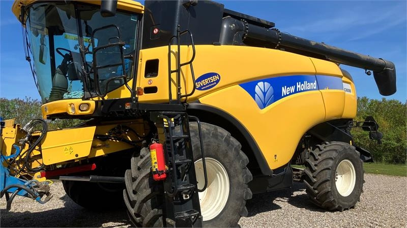 New Holland CX 8080 SLH med 30 fods Varifeed - Combine harvester: picture 1 New Holland CX 8080 SLH med 30 fods Varifeed - Combine harvester: picture 1