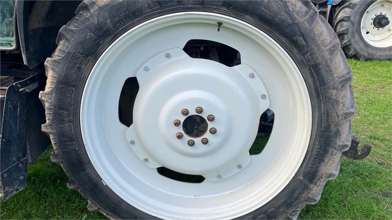 Taurus 270/95R32 - 300/95R46 - Tire for Agricultural machinery: picture 4 Taurus 270/95R32 - 300/95R46 - Tire for Agricultural machinery: picture 4