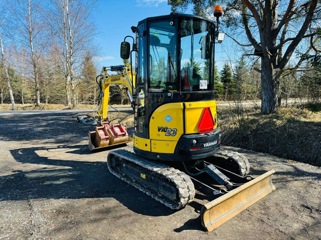YANMAR VIO23-6 - Mini excavator: picture 3 YANMAR VIO23-6 - Mini excavator: picture 3