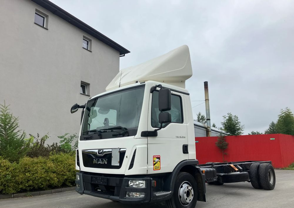 Cab chassis truck MAN Man TGM 12.250 euro  6 ramo do zabudowy Pomoc drogowa laweta kiper: picture 1