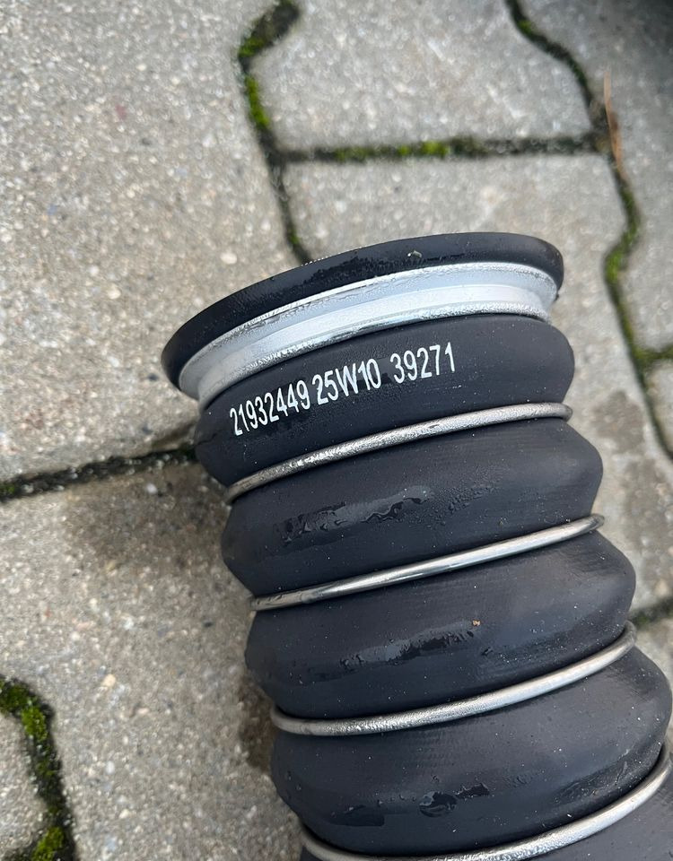 Guma chłodnicy Volvo FH5 Aero łącznik jak NOWA - Cooling system for Truck: picture 2 Guma chłodnicy Volvo FH5 Aero łącznik jak NOWA - Cooling system for Truck: picture 2