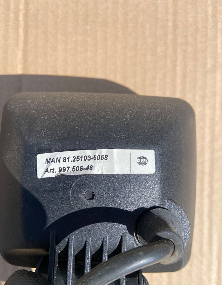 NOWY halogen roboczy MAN TGX TGS TGA Hella - Lights/ Lighting for Truck: picture 3 NOWY halogen roboczy MAN TGX TGS TGA Hella - Lights/ Lighting for Truck: picture 3