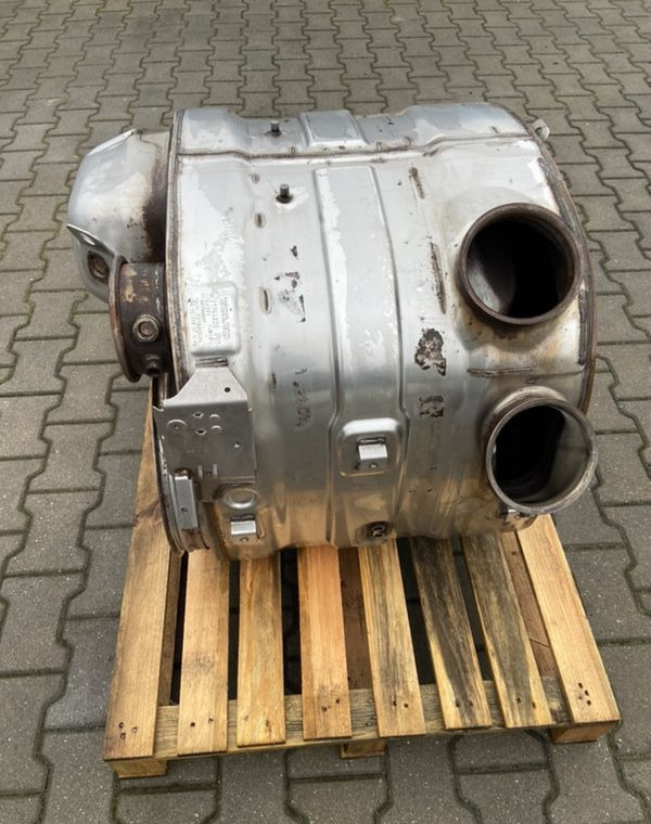 Obudowa katalizatora Volvo FH 4 katalizator puszka - Catalytic converter for Truck: picture 2 Obudowa katalizatora Volvo FH 4 katalizator puszka - Catalytic converter for Truck: picture 2