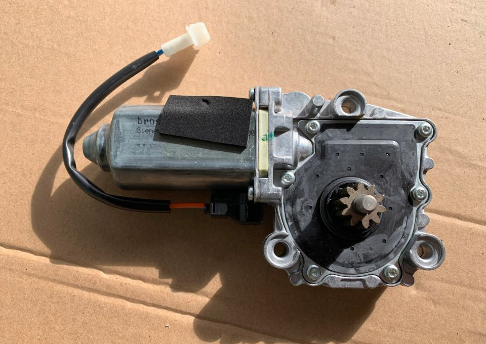Scania R silniczek opuszczania szyby NOWY - Window lift motor for Truck: picture 1 Scania R silniczek opuszczania szyby NOWY - Window lift motor for Truck: picture 1
