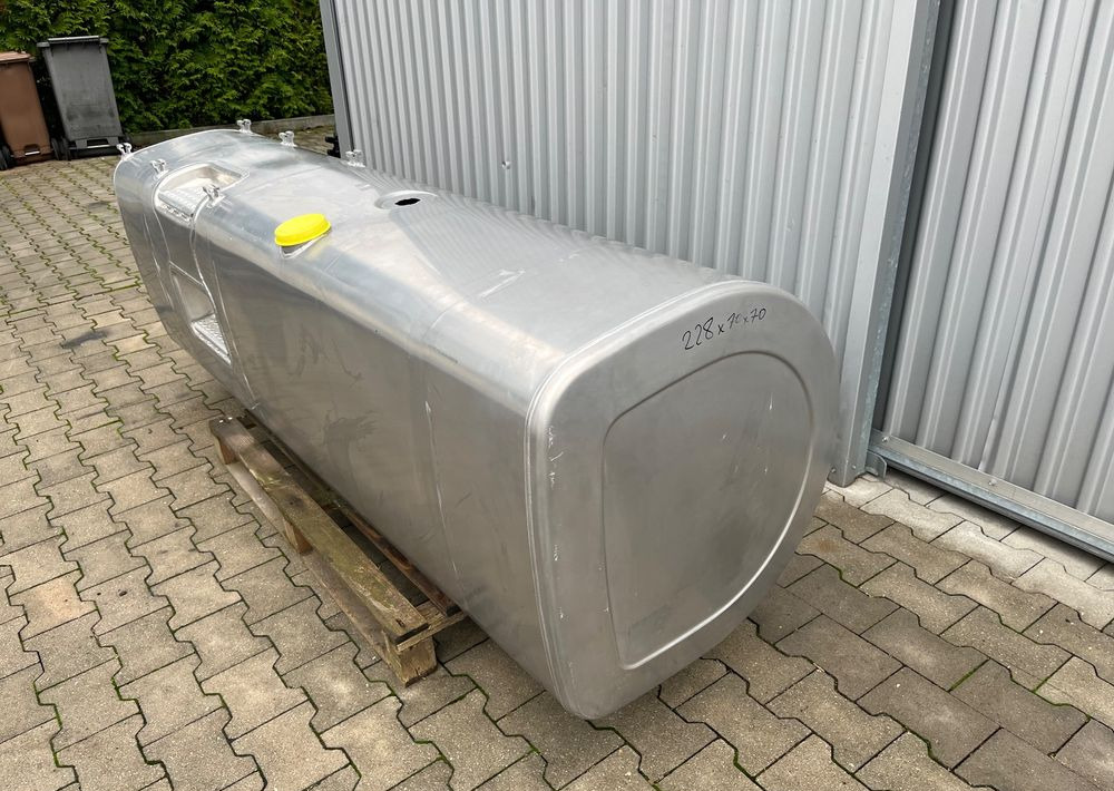 Zbiornik paliwa Volvo FH Renault 900 litrów bak jak nowy - Fuel system for Truck: picture 2 Zbiornik paliwa Volvo FH Renault 900 litrów bak jak nowy - Fuel system for Truck: picture 2