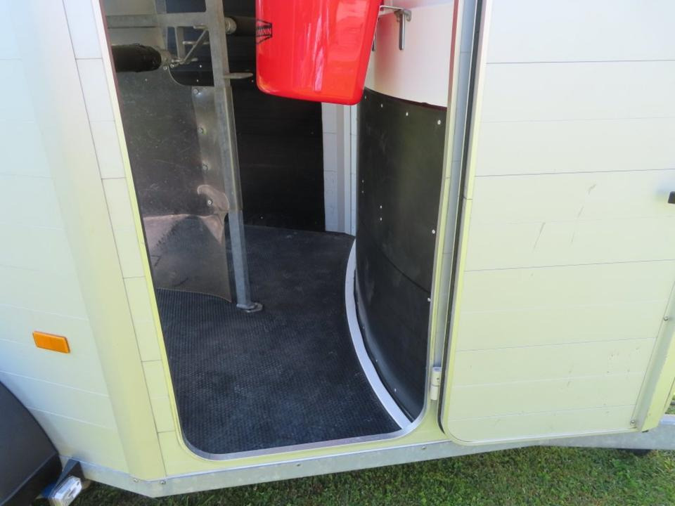 Pferdeanhänger Humbaur, Xanthos Aero, 100 km/h Sattelkammer - Horse trailer: picture 5 Pferdeanhänger Humbaur, Xanthos Aero, 100 km/h Sattelkammer - Horse trailer: picture 5