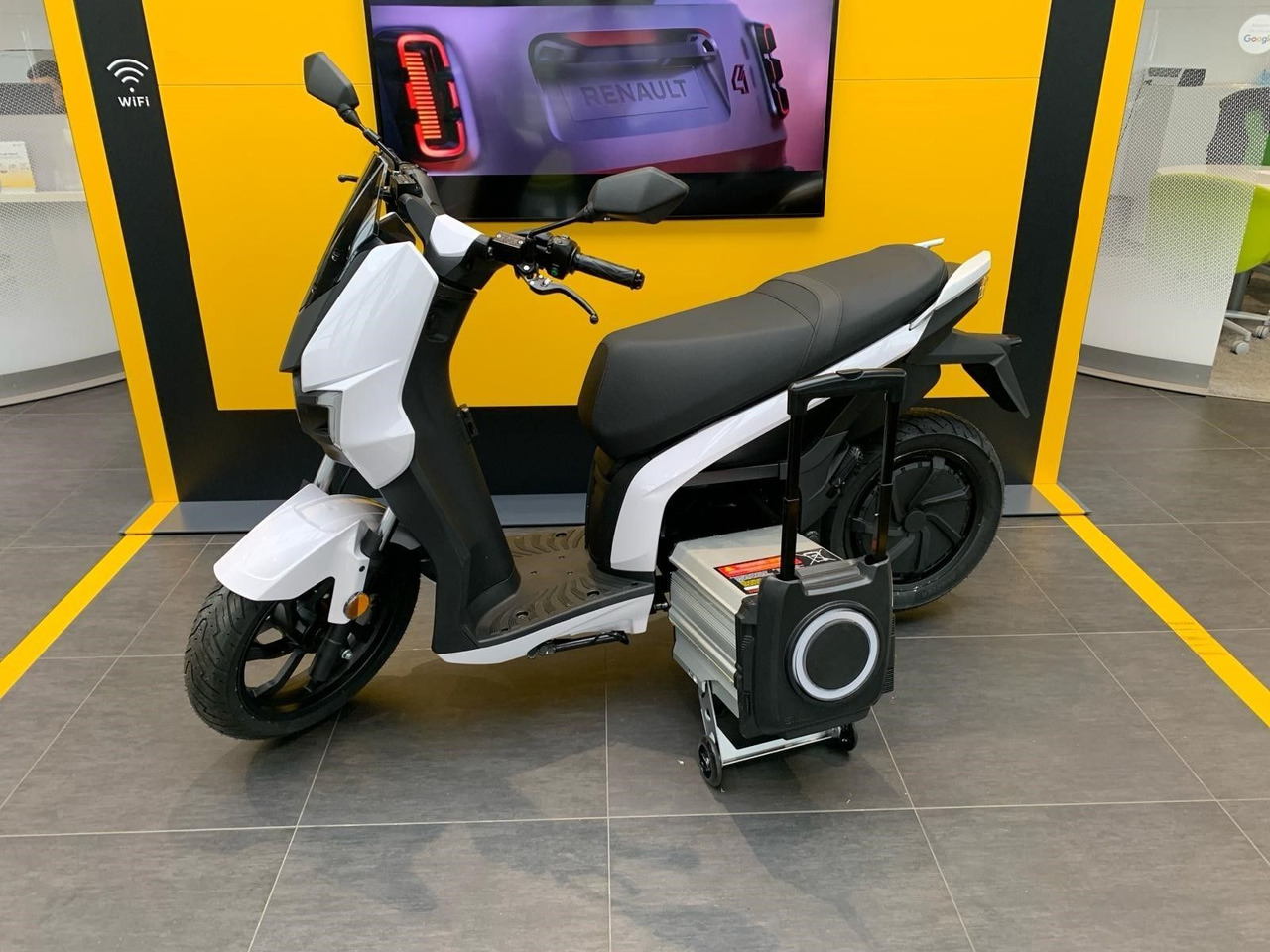 Silence S01 L3e Connected 95km/h (5,6 kWh) ELEKTROROLLER - Motorcycle: picture 2 Silence S01 L3e Connected 95km/h (5,6 kWh) ELEKTROROLLER - Motorcycle: picture 2