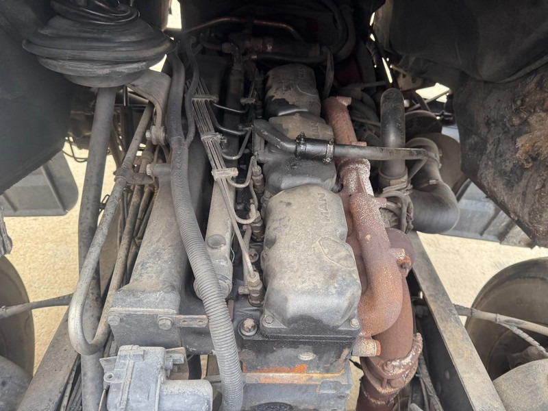 Vacuum truck MAN 18.232 (8000 L / 6 CYLINDER WITH MANUAL PUMP / STEEL SUSPENSION): picture 15