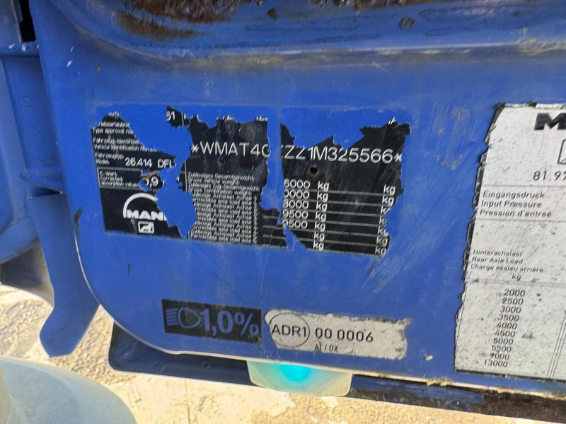 Cab chassis truck MAN 26.410 (BIG AXLE / 10 TIRES / 6X4 / 6 CYLINDER / MANUAL GEARBOX): picture 16