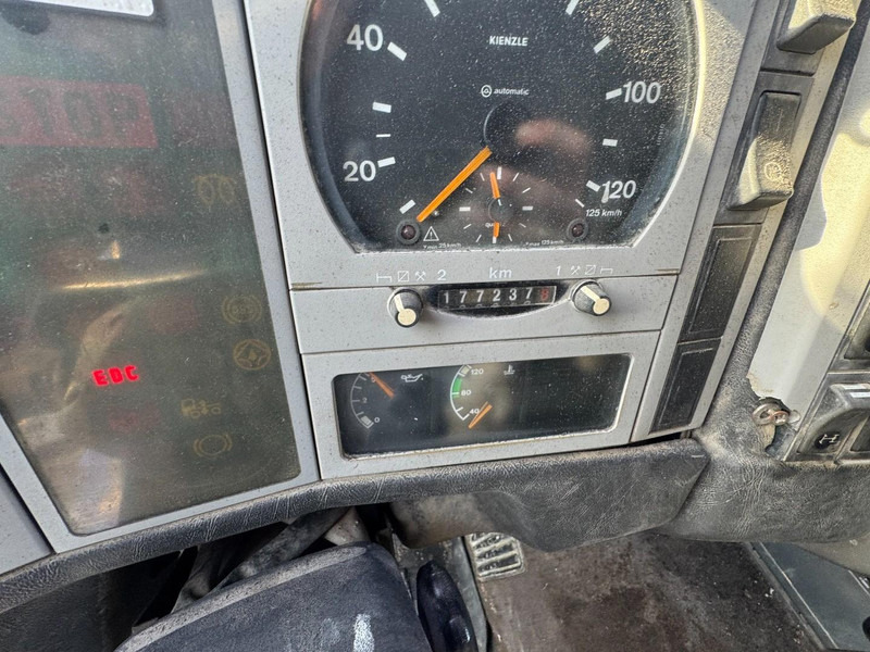 Cab chassis truck MAN 26.410 (BIG AXLE / 10 TIRES / 6X4 / 6 CYLINDER / MANUAL GEARBOX): picture 12